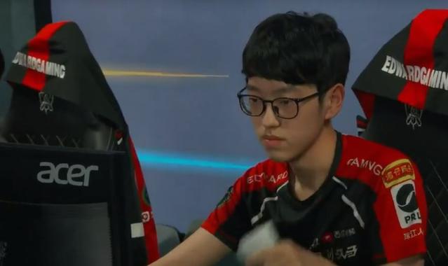 篮努力反击 篮努力反击